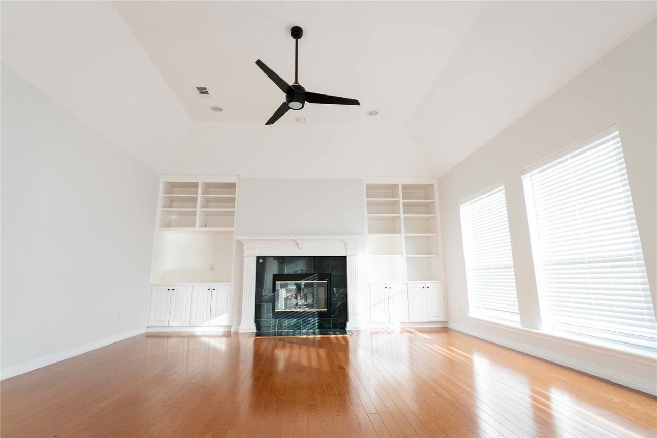 1415 E Dove Rd - Photo 3 of 31