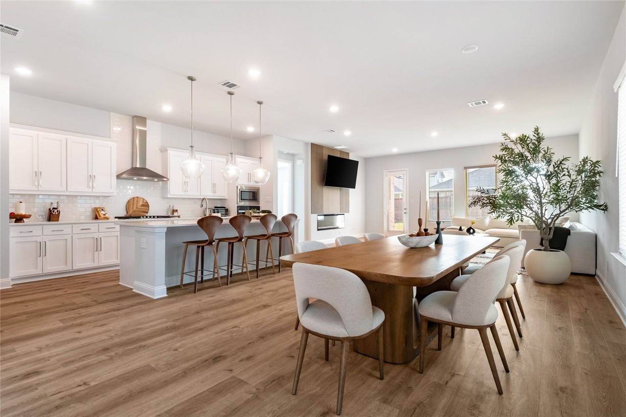2207 Santa Monica Dr - Photo 5 of 40