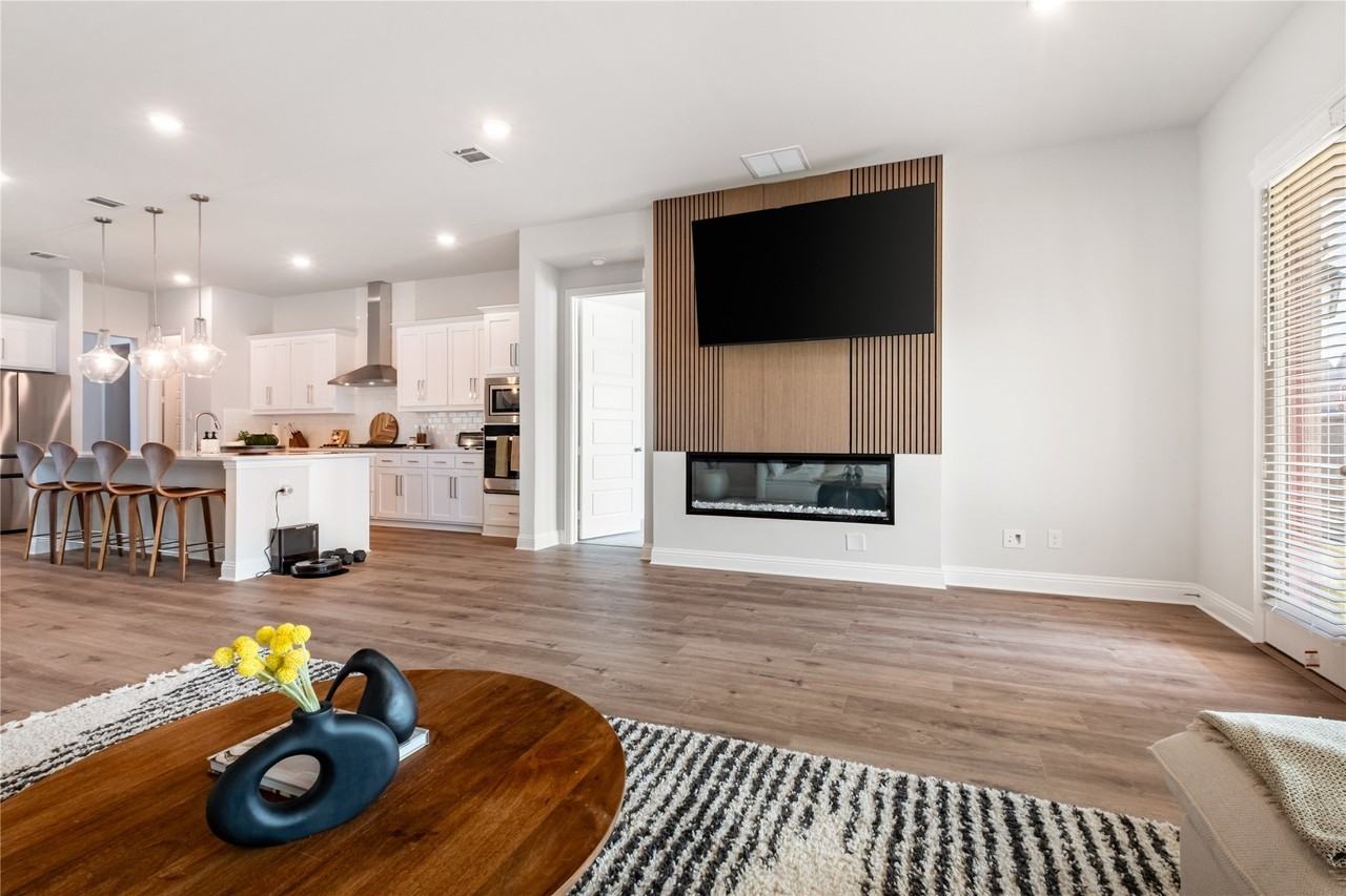 2207 Santa Monica Dr - Photo 6 of 40