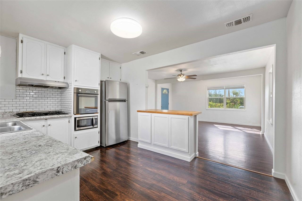 204 Northline Dr - Photo 2 of 29