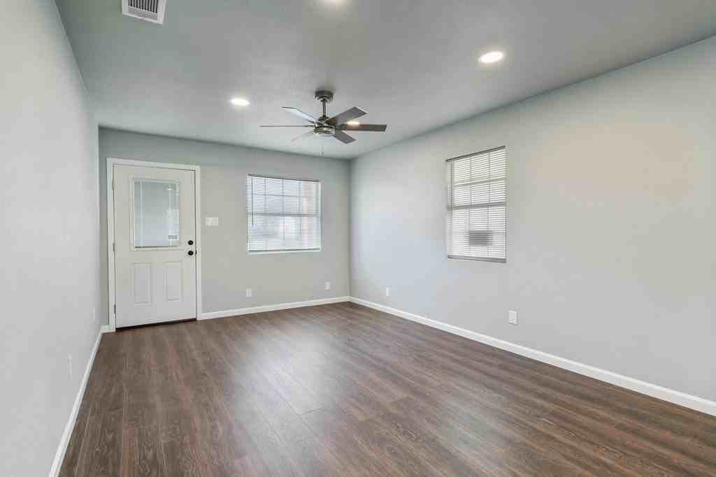 208 N Coleman St - Photo 6 of 25