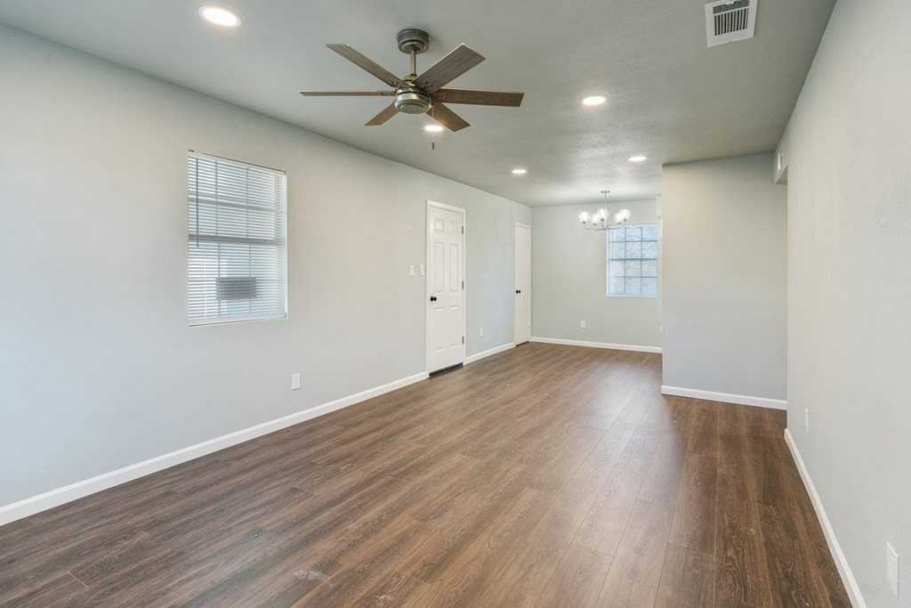 208 N Coleman St - Photo 7 of 25