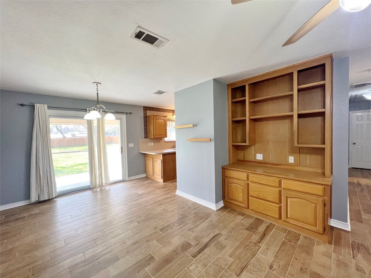 408 W Morton St - Photo 3 of 16