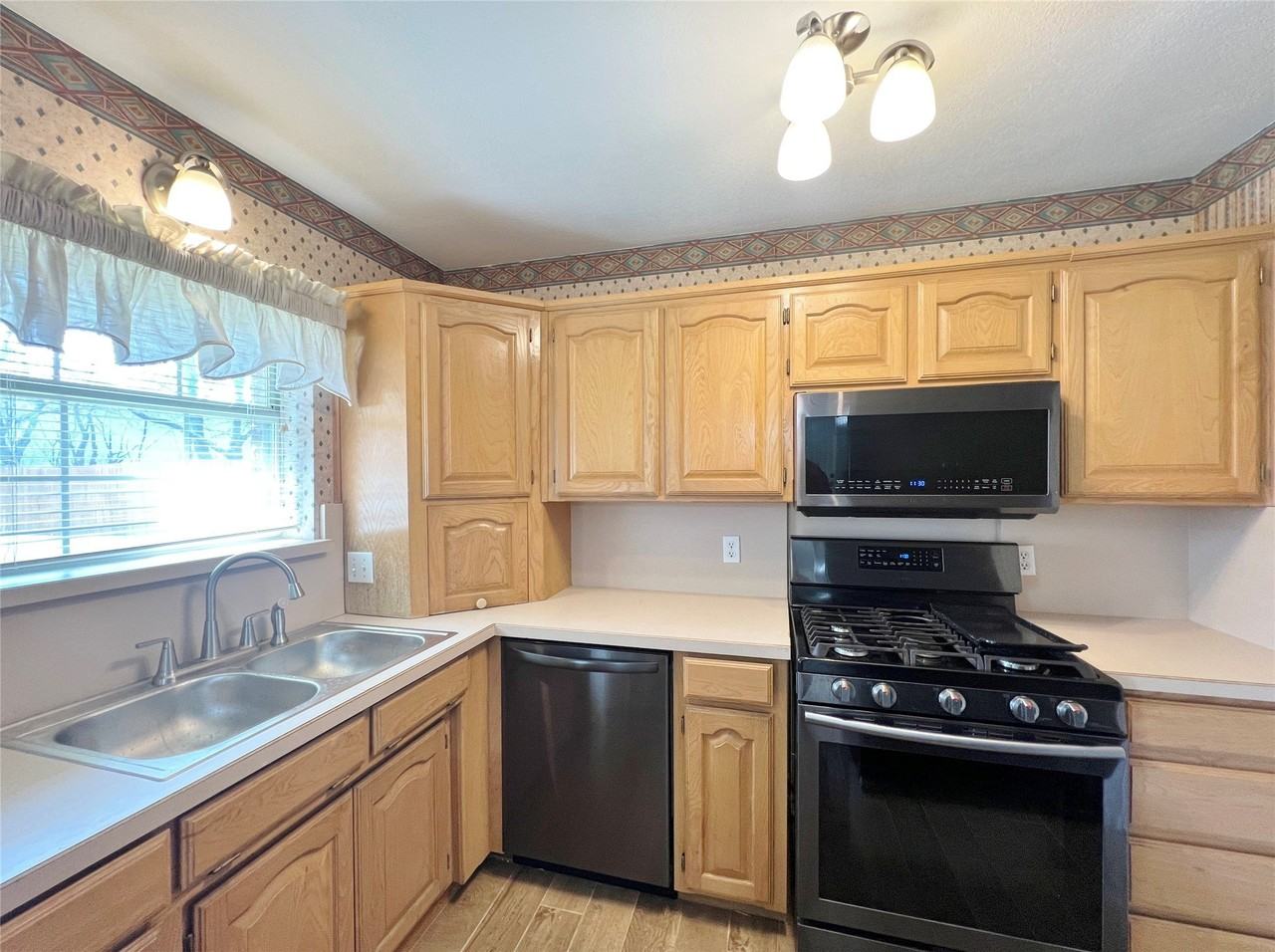 408 W Morton St - Photo 6 of 16