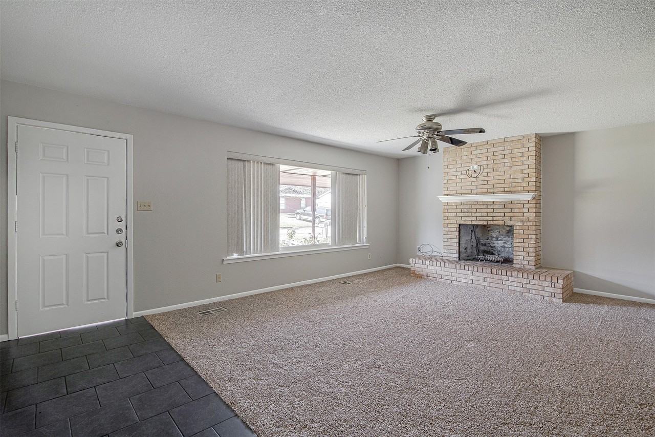 107 Pine St - Photo 3 of 22