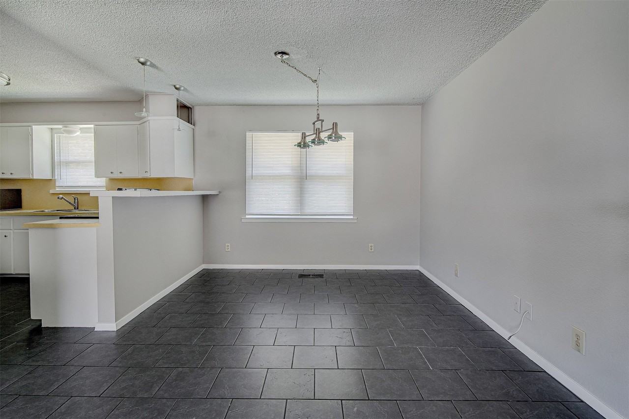 107 Pine St - Photo 7 of 22