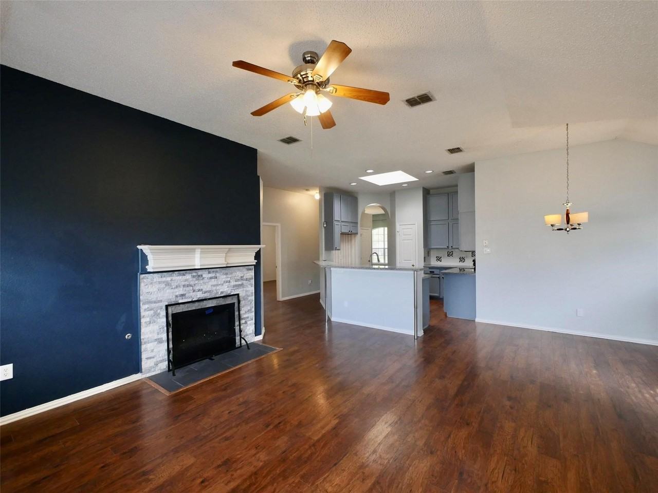 4502 Highlands Dr - Photo 3 of 32