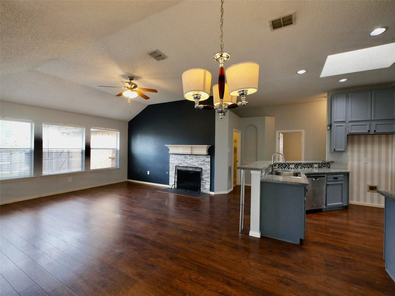 4502 Highlands Dr - Photo 4 of 32