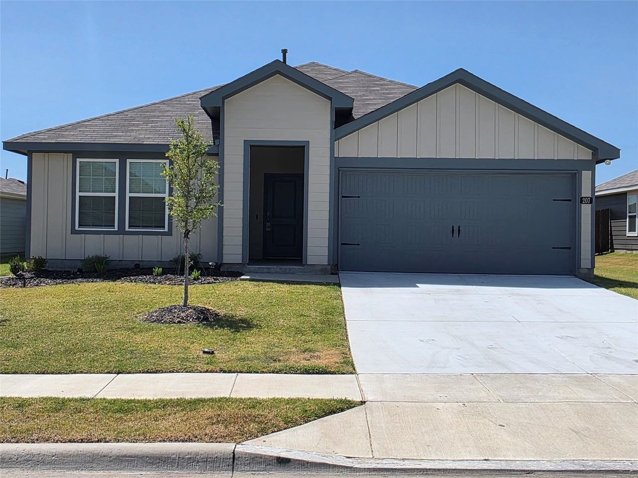 207 Weatherboard Dr - Photo 2 of 25