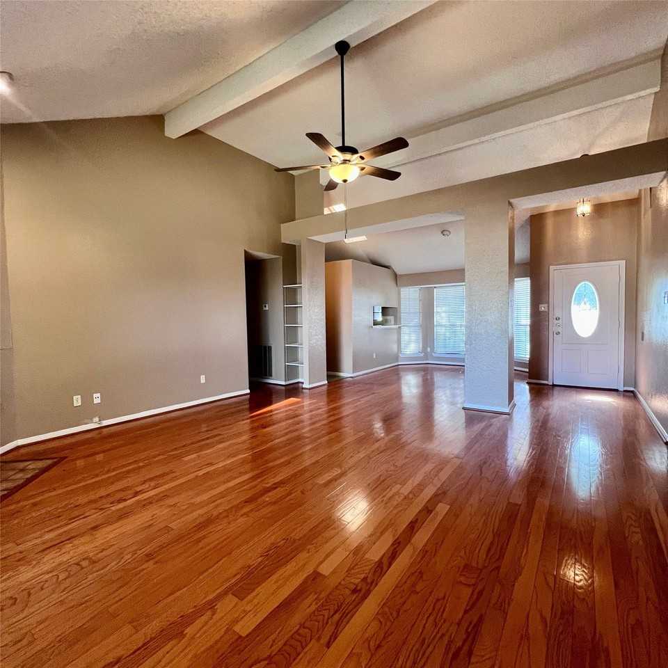 205 Sunset Dr - Photo 2 of 25