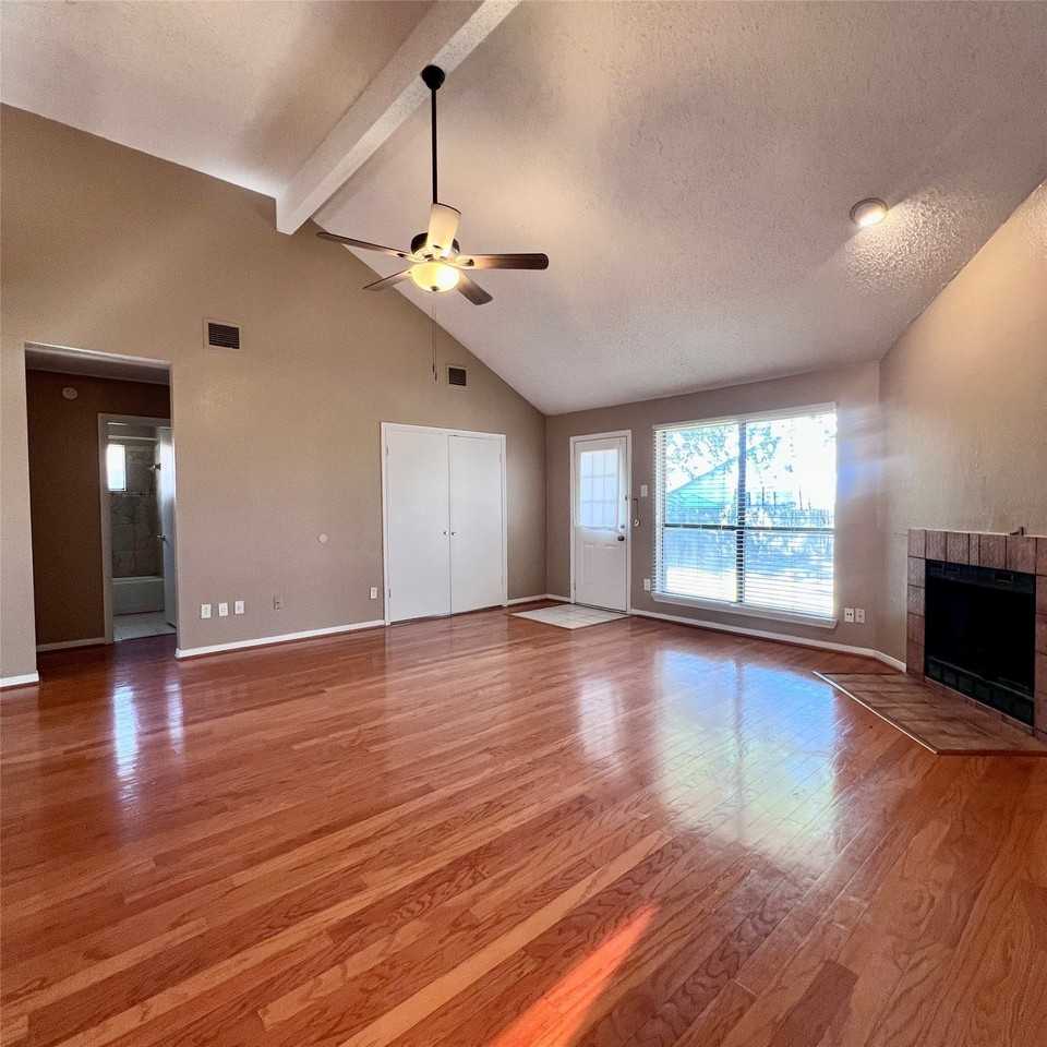 205 Sunset Dr - Photo 5 of 25