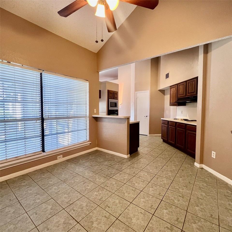 205 Sunset Dr - Photo 6 of 25