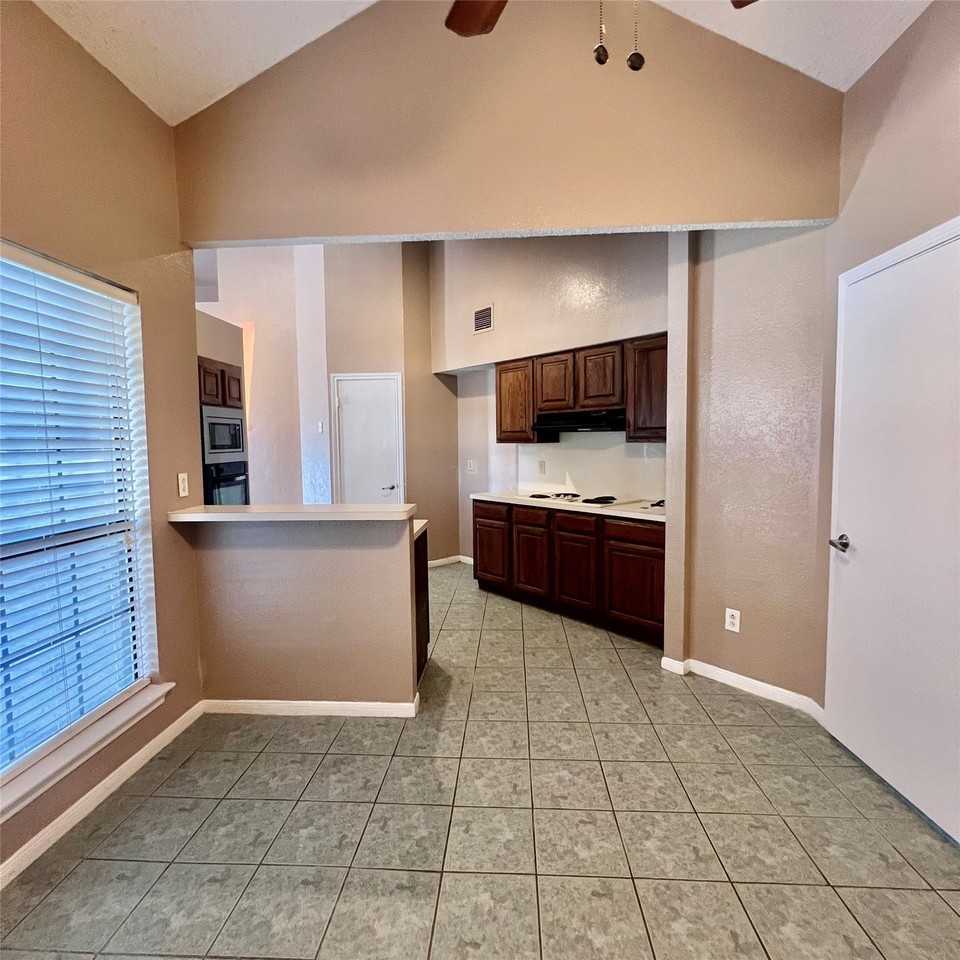 205 Sunset Dr - Photo 7 of 25