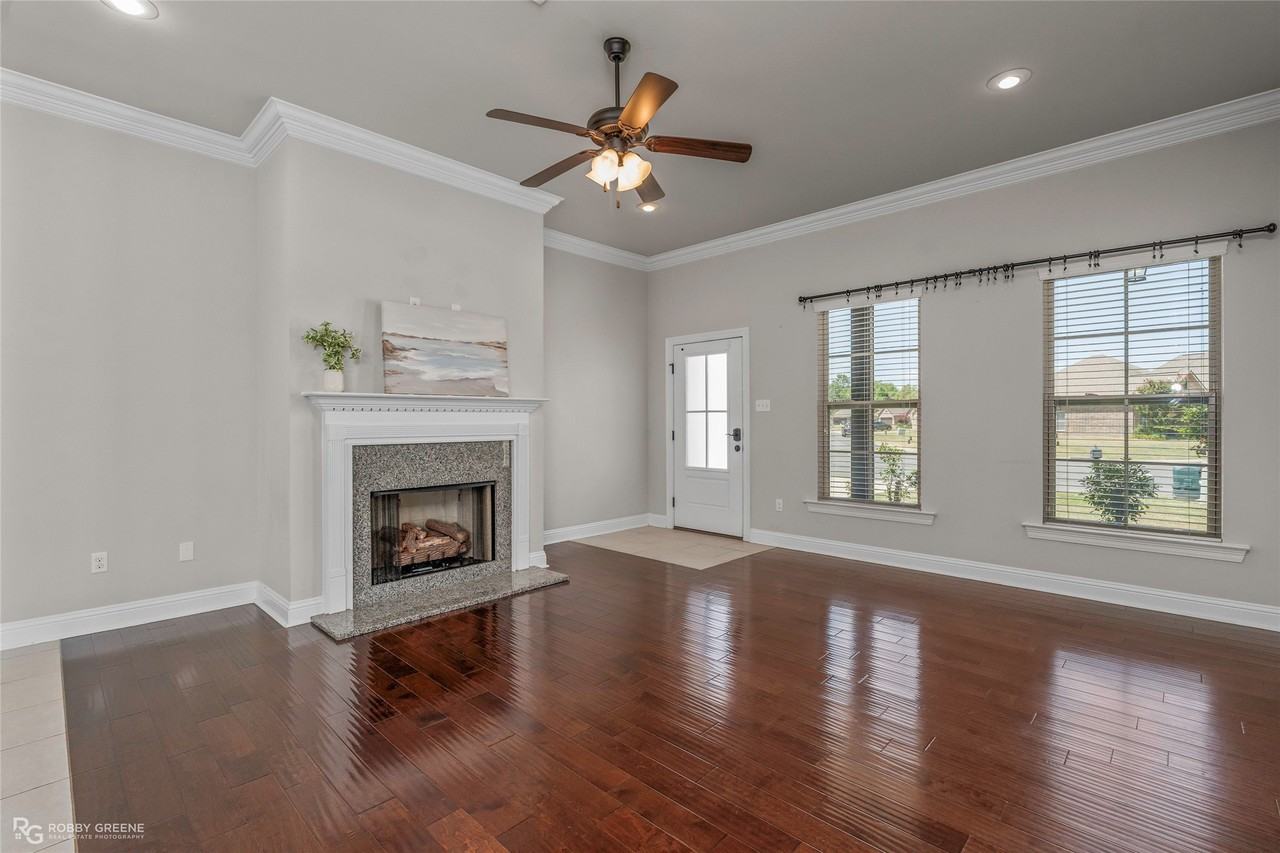 1576 Riverview Ln - Photo 2 of 30