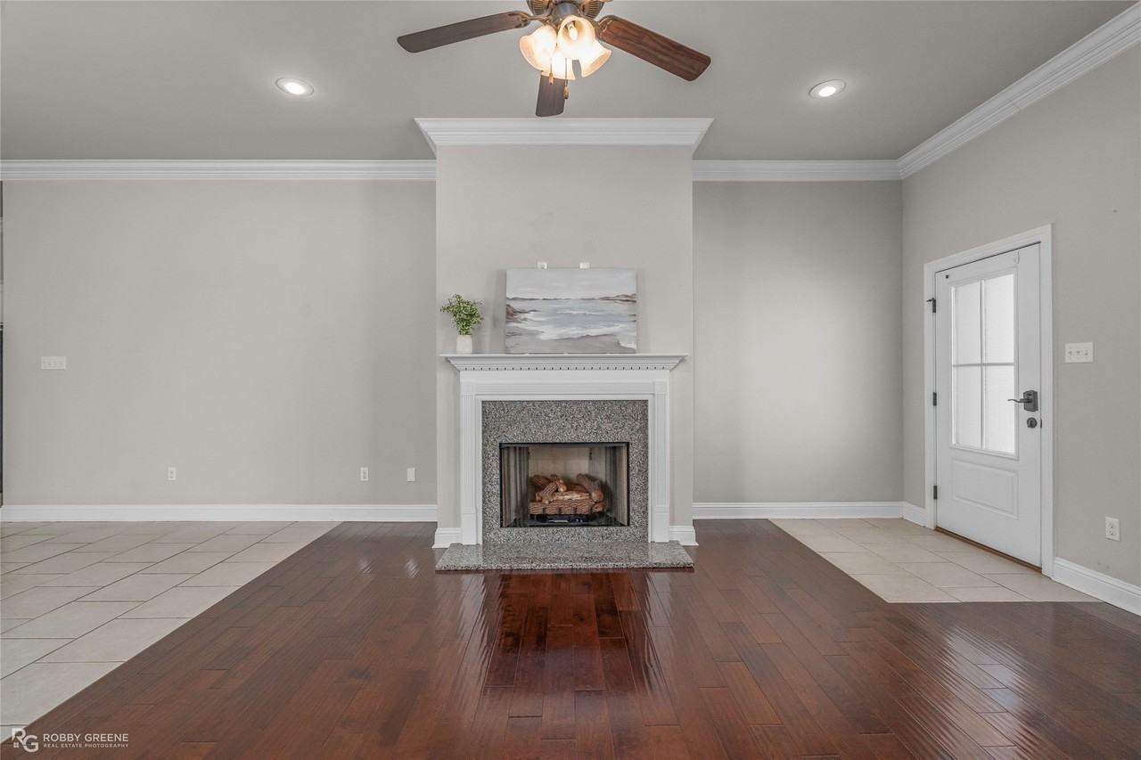 1576 Riverview Ln - Photo 3 of 30