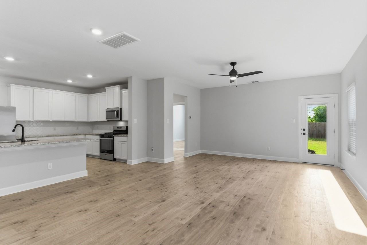 1308 Windermere Way - Photo 4 of 28
