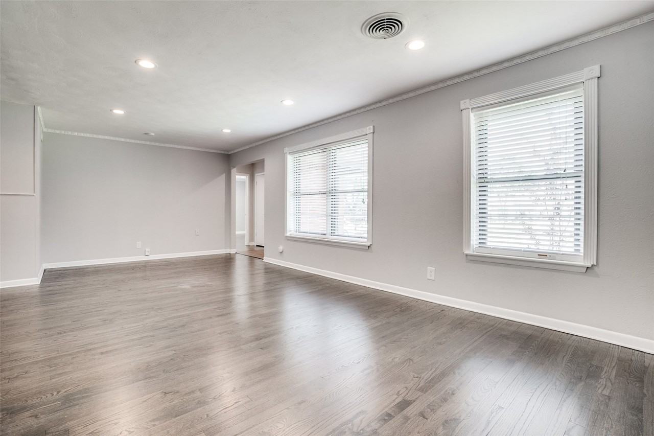 9226 Larchwood Dr - Photo 3 of 23
