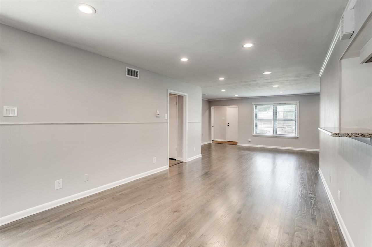 9226 Larchwood Dr - Photo 4 of 23