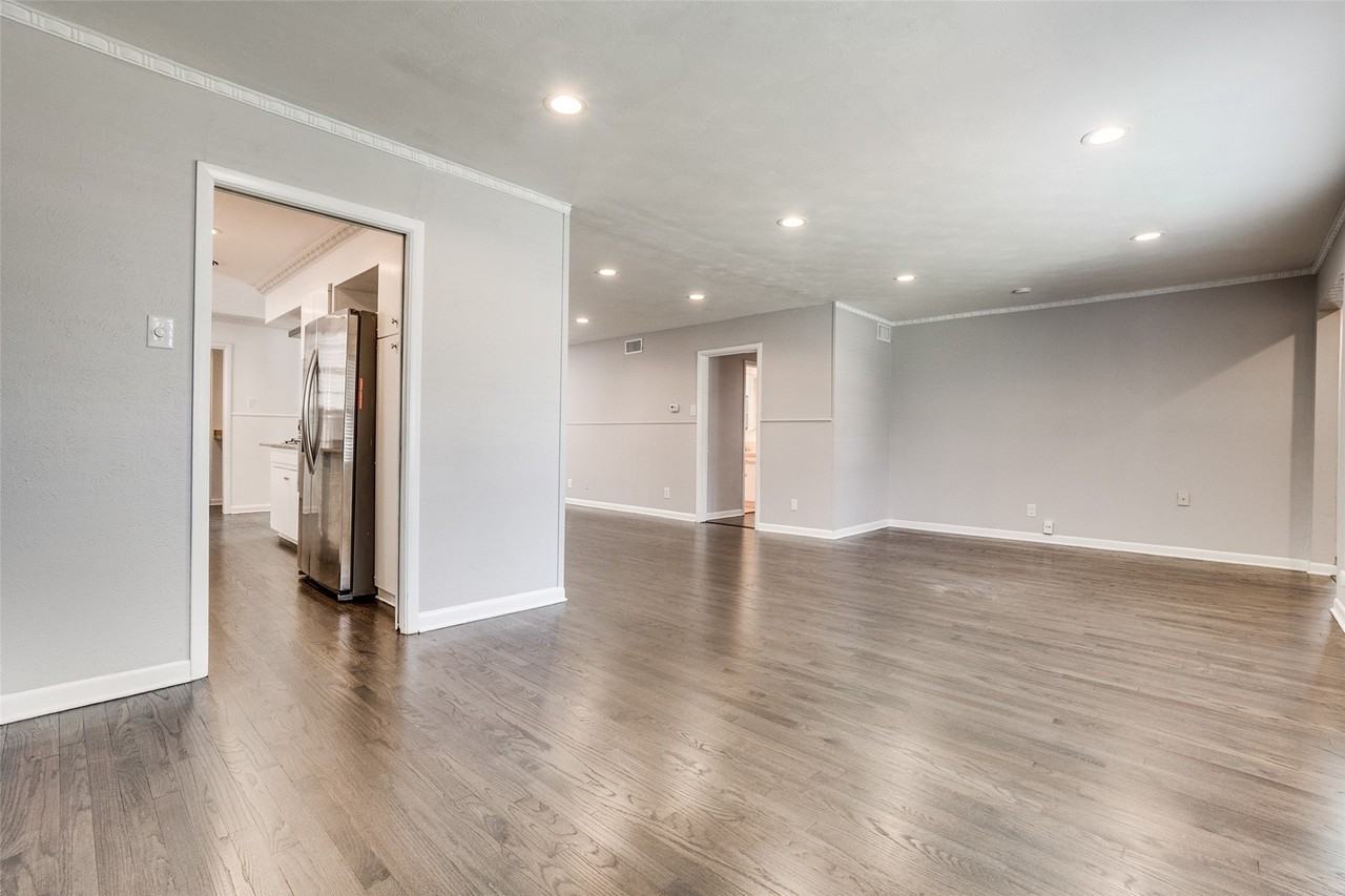 9226 Larchwood Dr - Photo 6 of 23