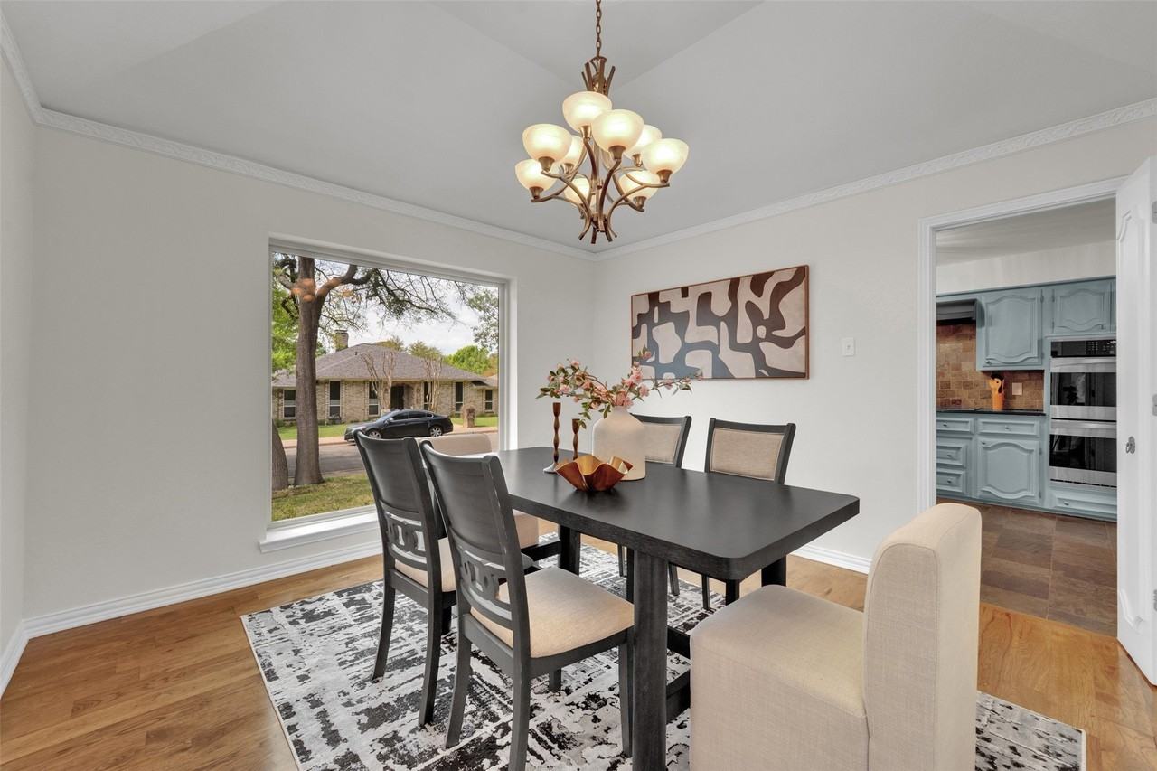 9511 Robin Meadow Dr - Photo 6 of 39
