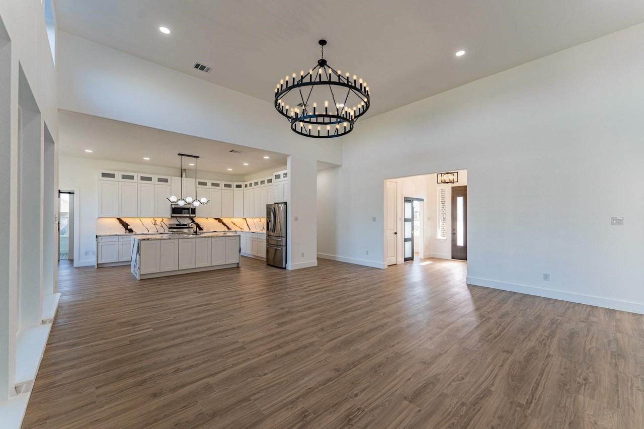 2147 Heath St - Photo 5 of 40