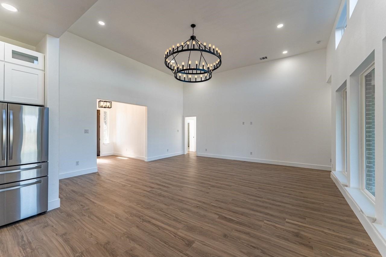 2147 Heath St - Photo 5 of 36