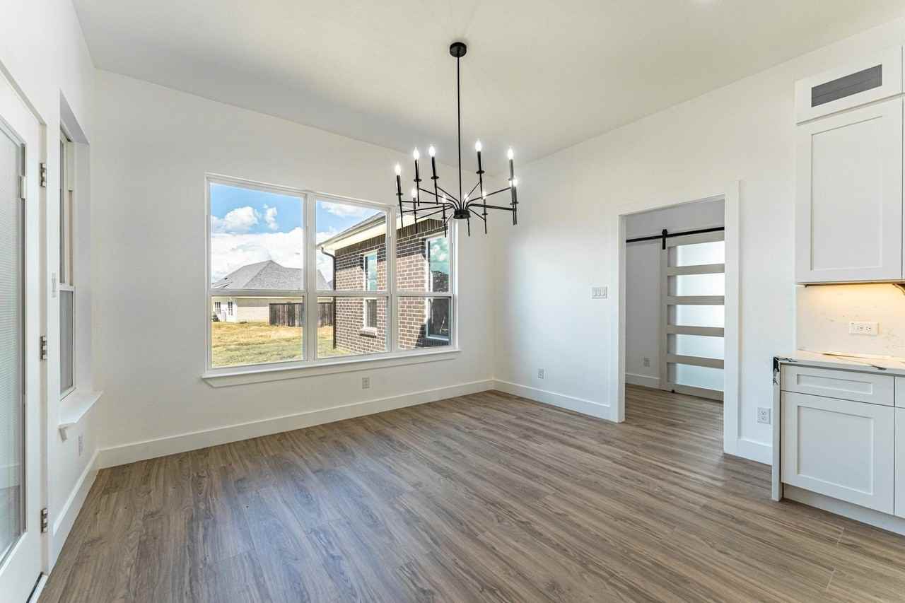 2147 Heath St - Photo 6 of 36