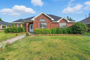 2711 Primrose Ln - Photo 1 of 1