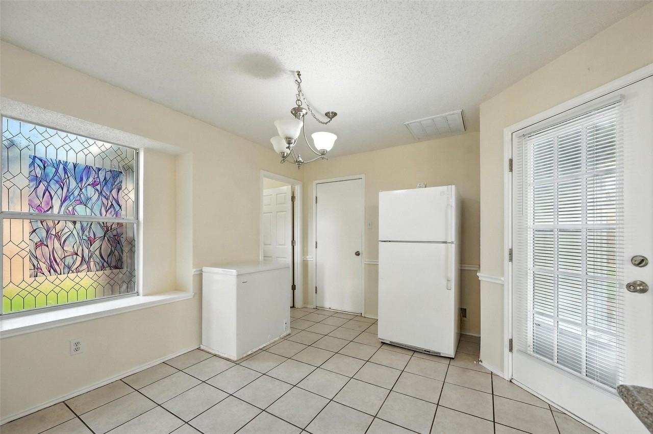 2711 Primrose Ln - Photo 5 of 19