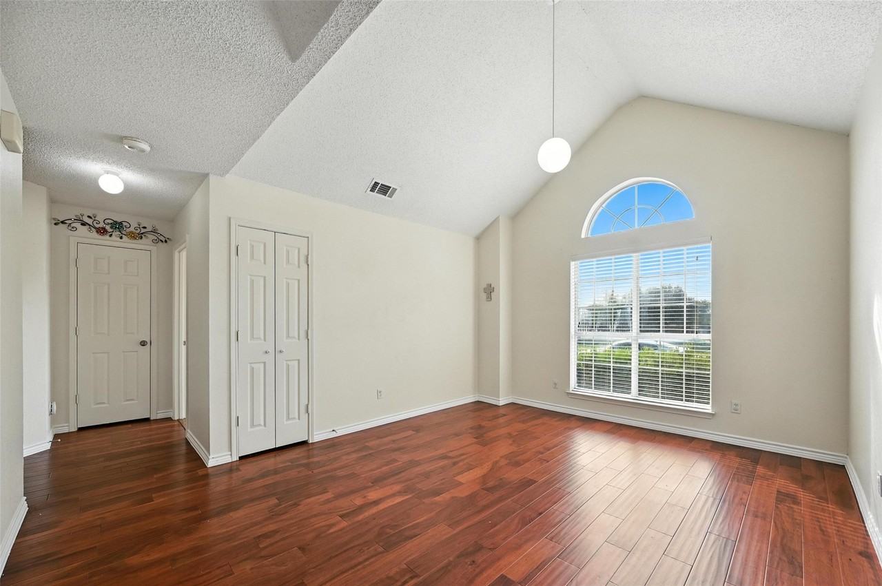 2711 Primrose Ln - Photo 7 of 19