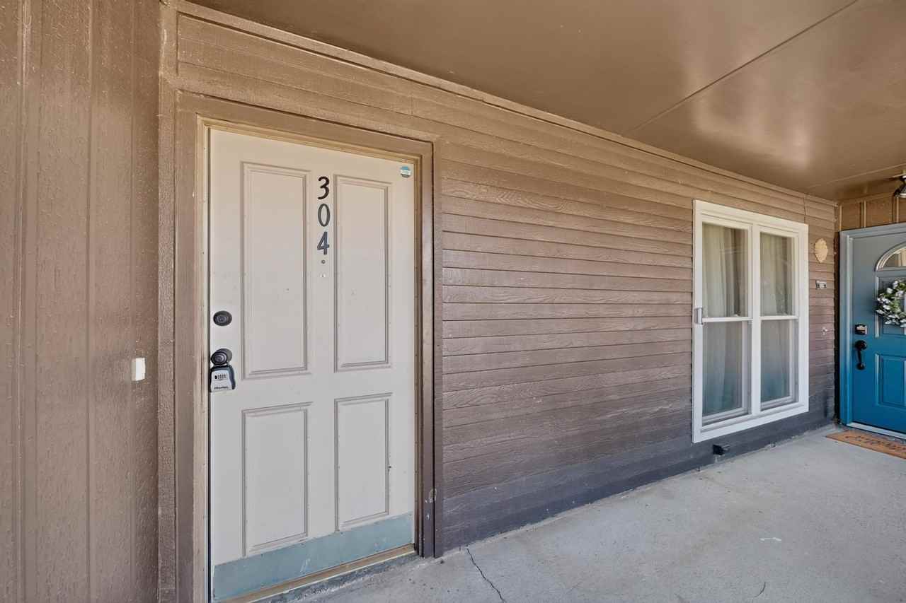 304 Cole St - Photo 3 of 37