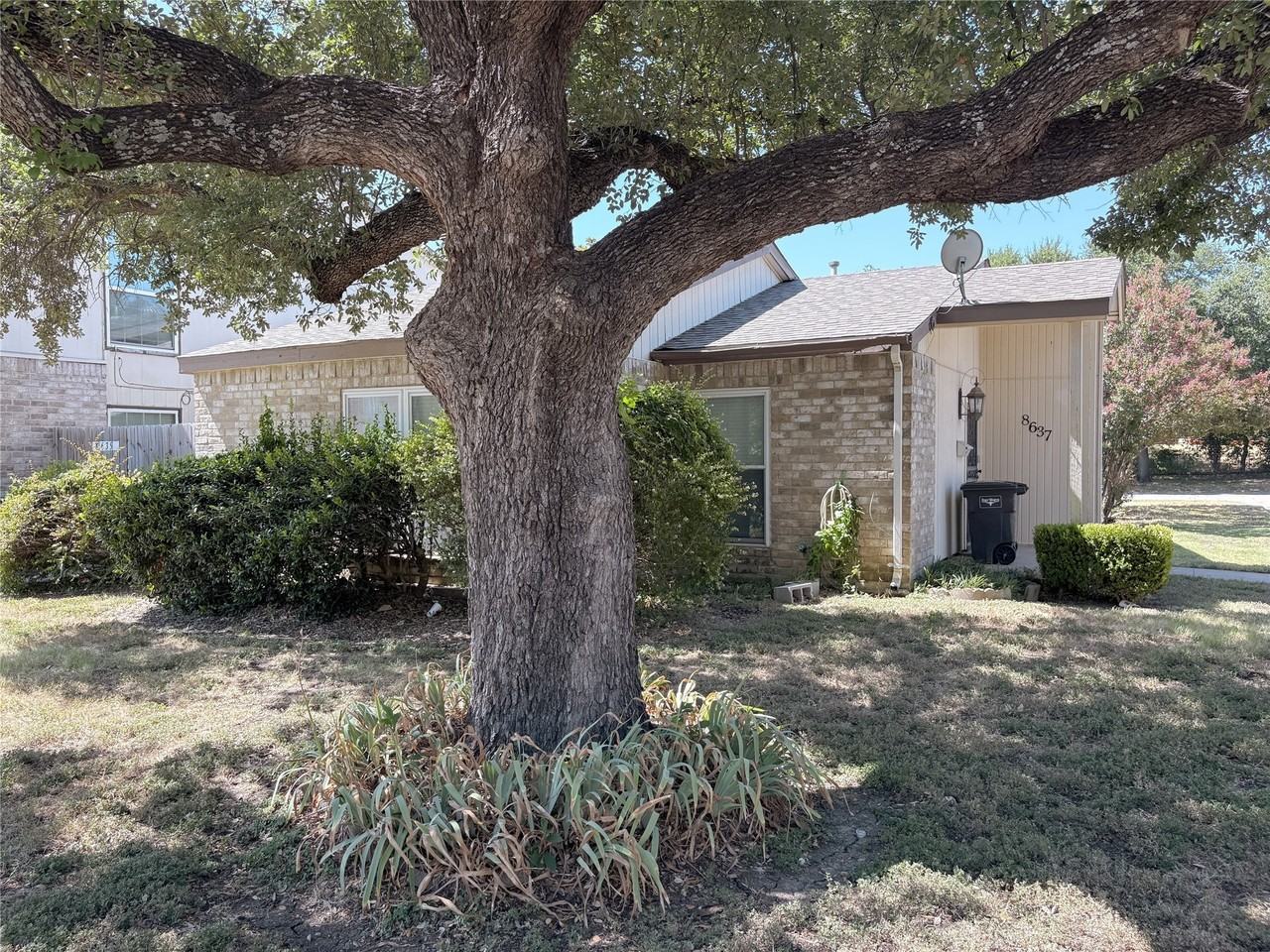 8637 N Normandale St - Photo 2 of 20
