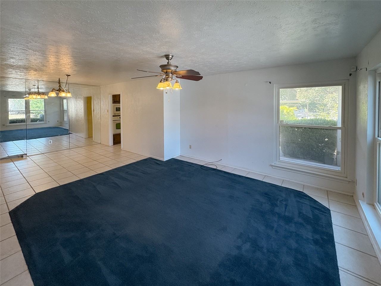 8637 N Normandale St - Photo 3 of 20
