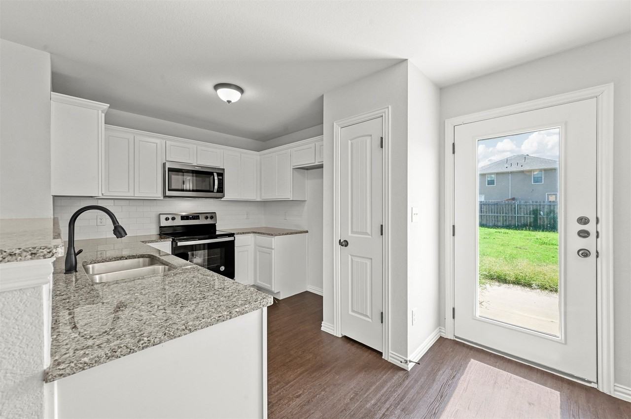 236238 W Lake St #236 - Photo 3 of 20