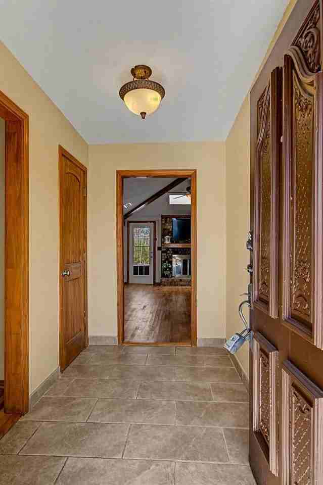 604 Baker Dr - Photo 4 of 40
