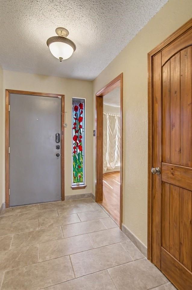 604 Baker Dr - Photo 5 of 40