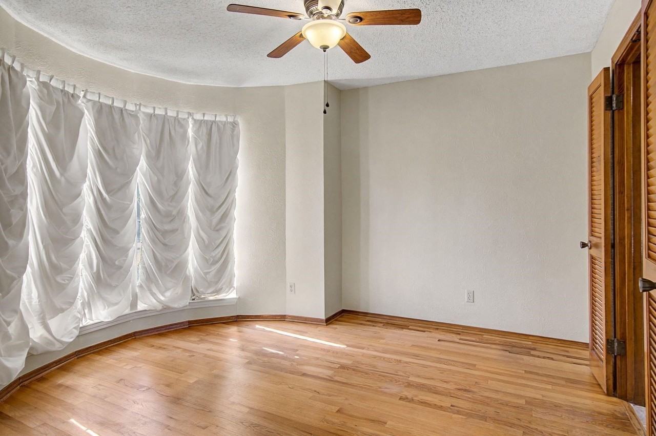 604 Baker Dr - Photo 6 of 40
