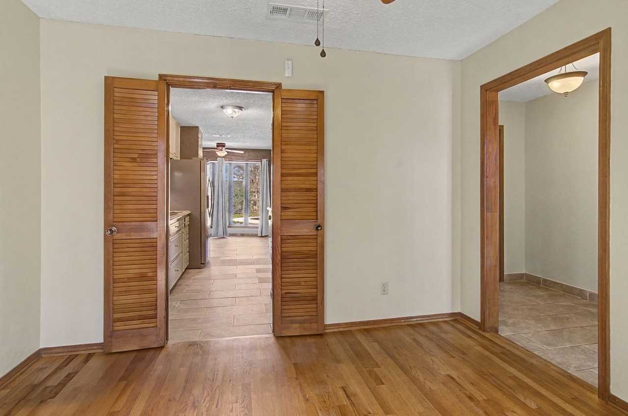 604 Baker Dr - Photo 7 of 40