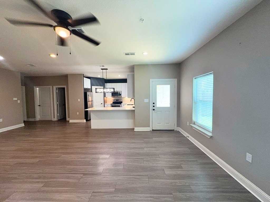 1017 Debby Ct - Photo 3 of 22
