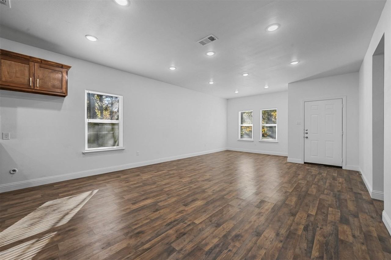 129 Arapaho Trl - Photo 3 of 17