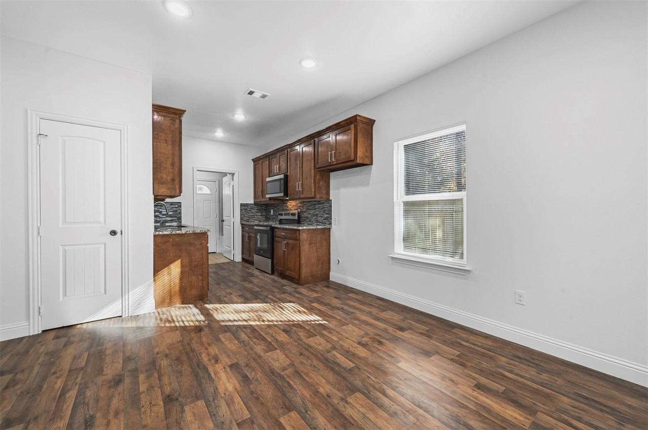 129 Arapaho Trl - Photo 4 of 17