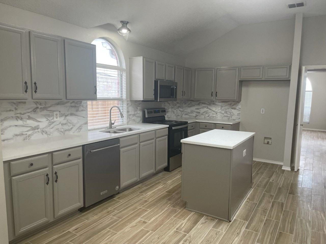 7709 Amsterdam Ln - Photo 5 of 14