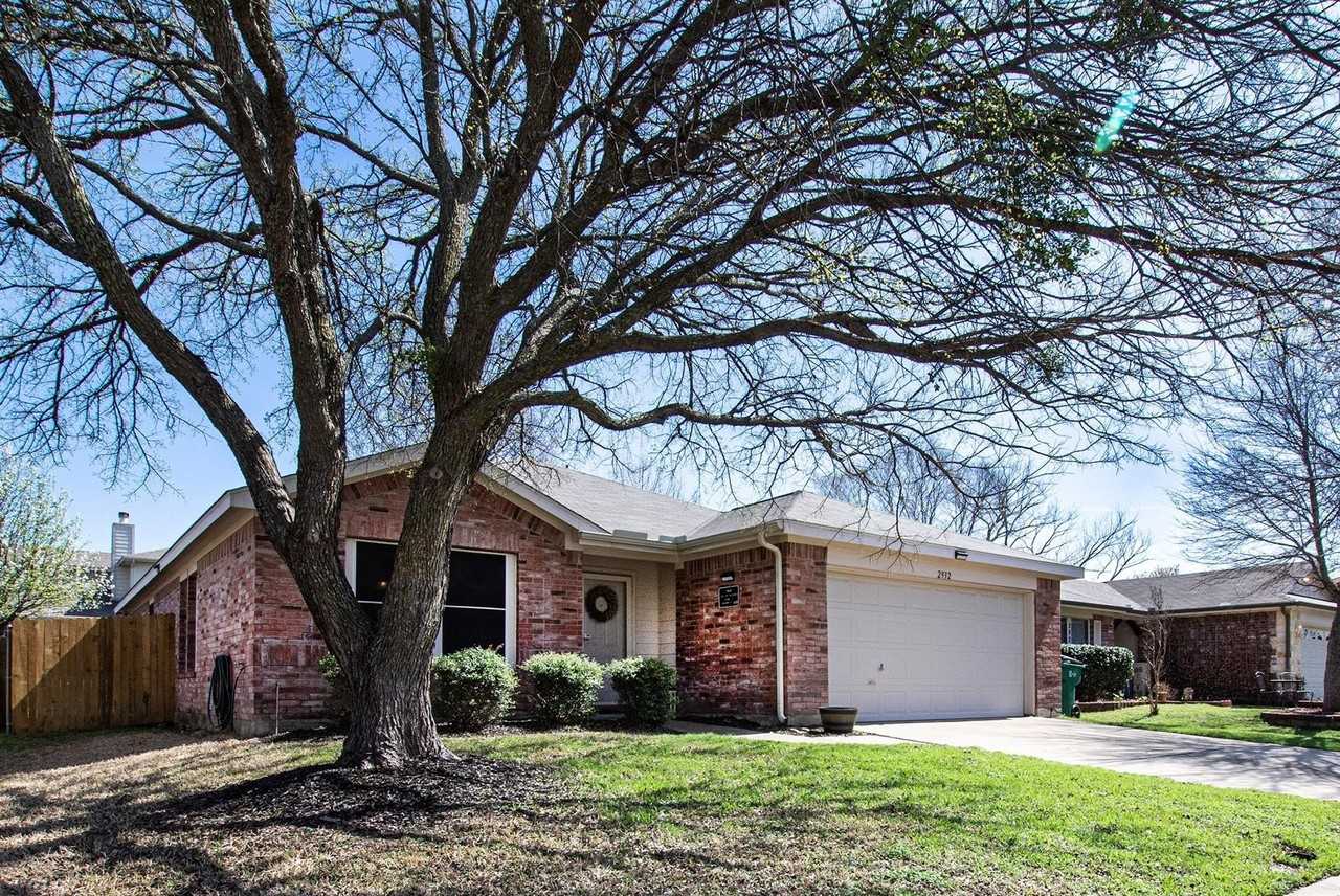 2932 Frontier Ln - Photo 3 of 17