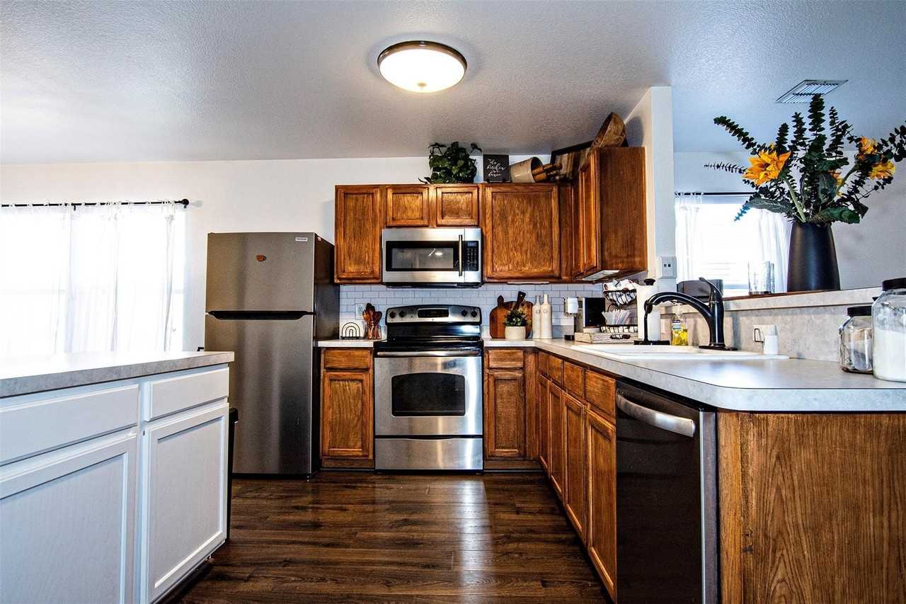 2932 Frontier Ln - Photo 6 of 17