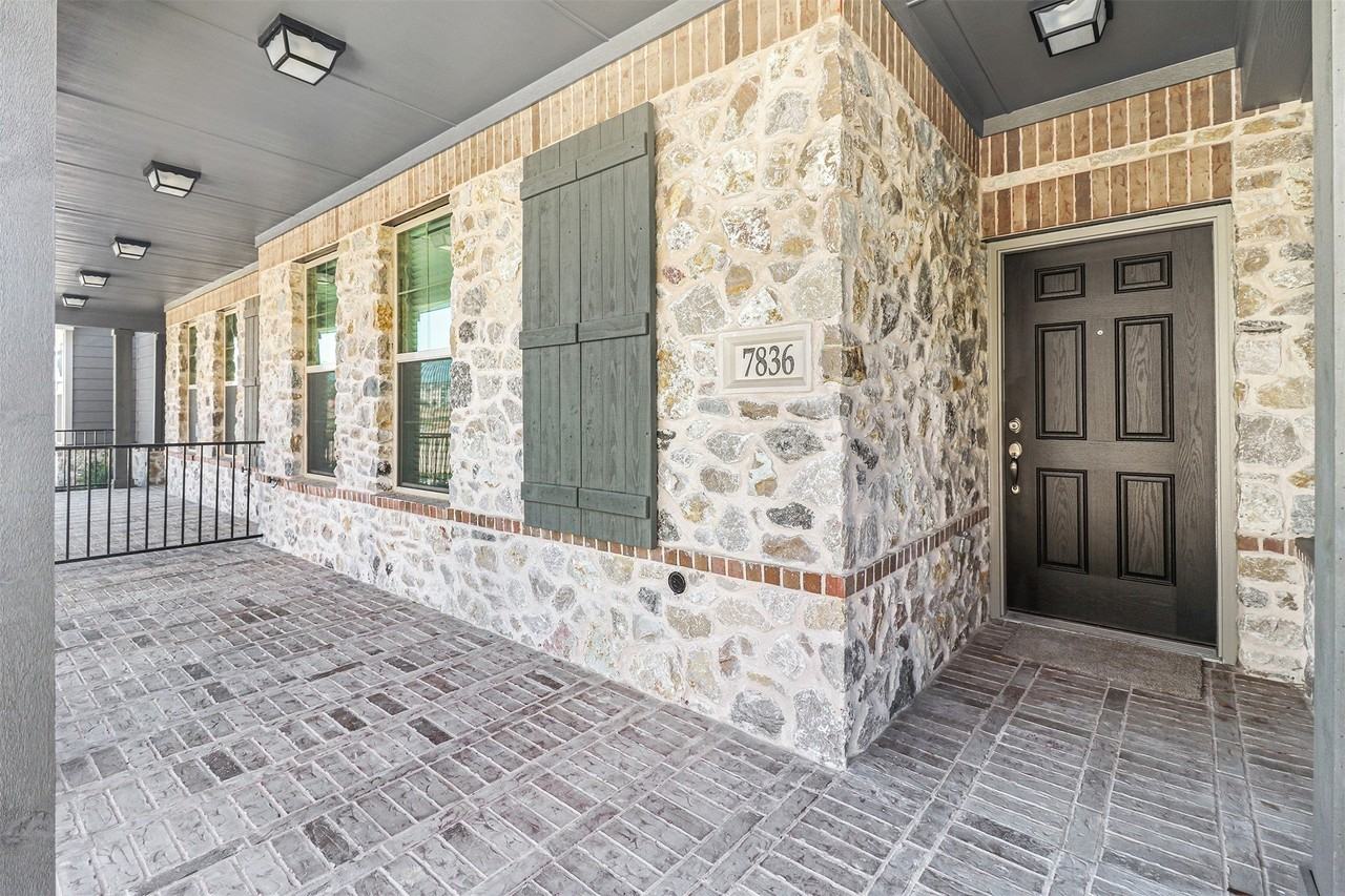 7836 Manilla Dr - Photo 2 of 39