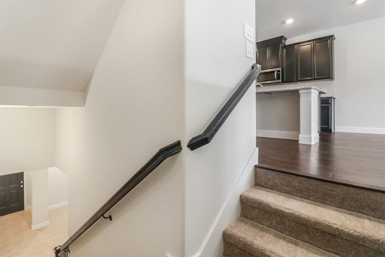 7836 Manilla Dr - Photo 5 of 39