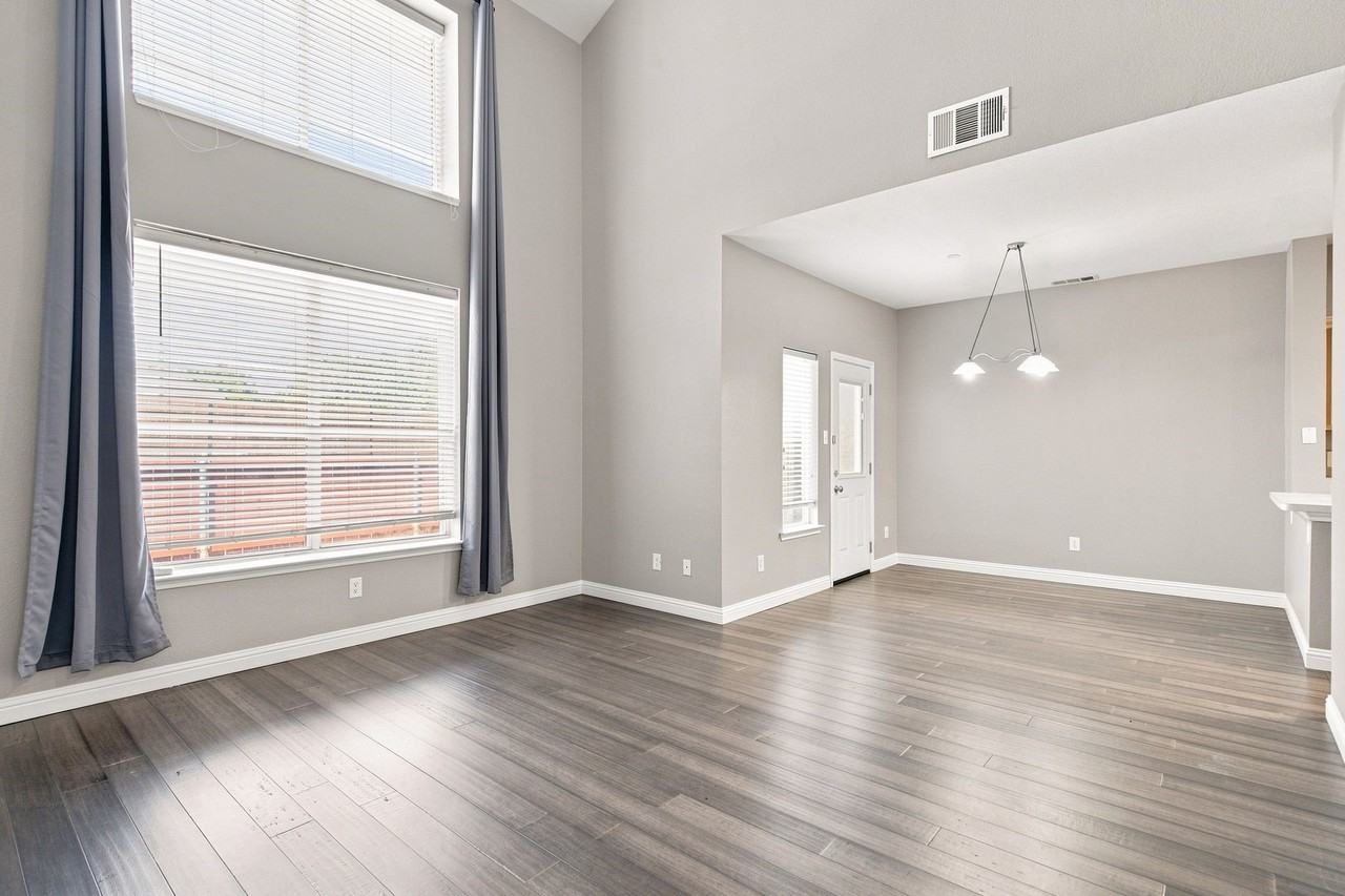 10017 Monastery Dr - Photo 4 of 28