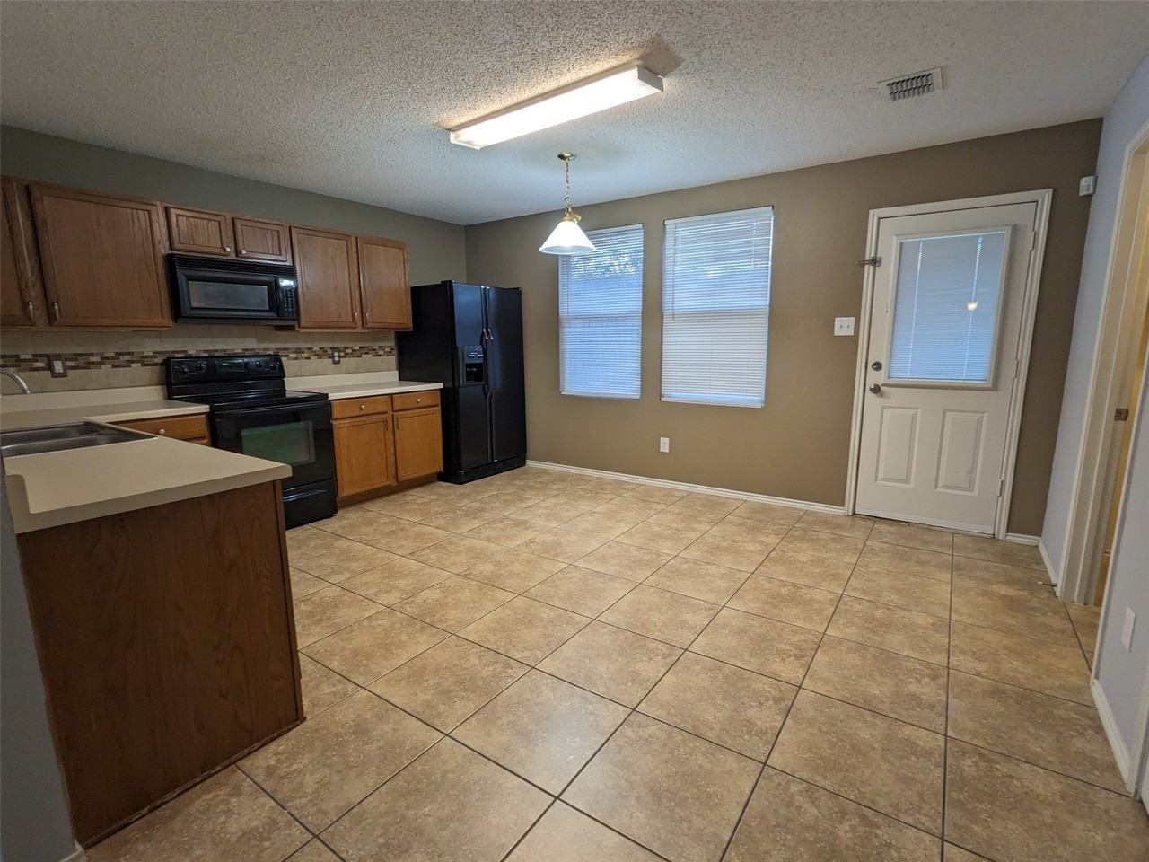 16424 Red River Ln - Photo 2 of 11