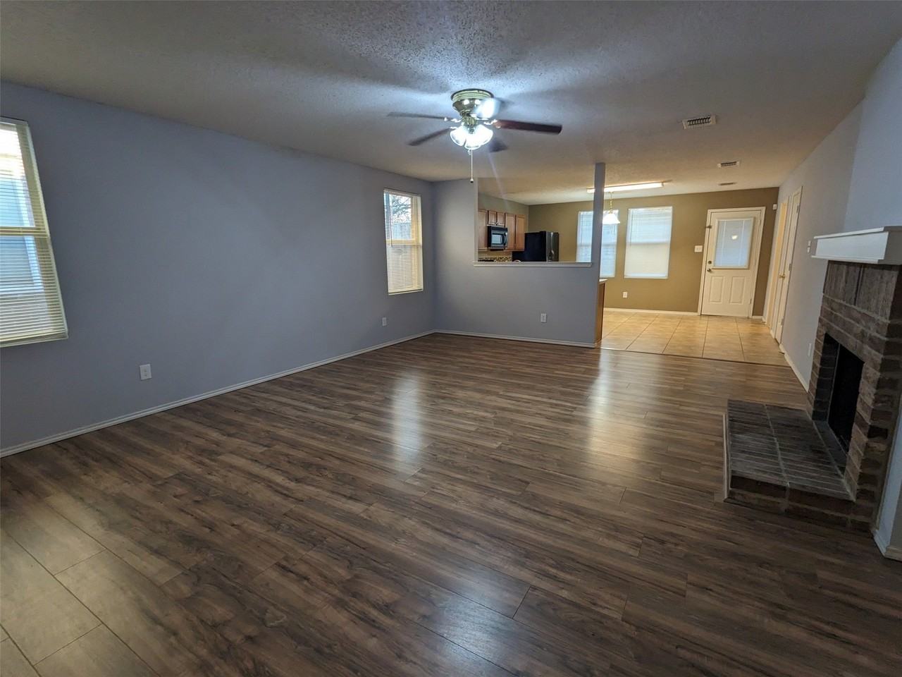 16424 Red River Ln - Photo 4 of 11