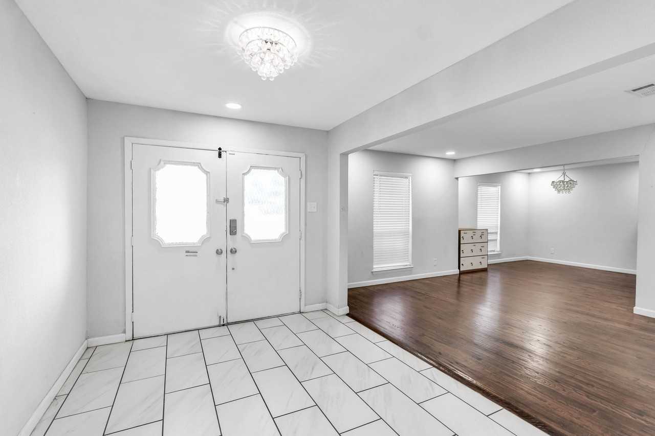 1400 Moss Rose Cir - Photo 6 of 40